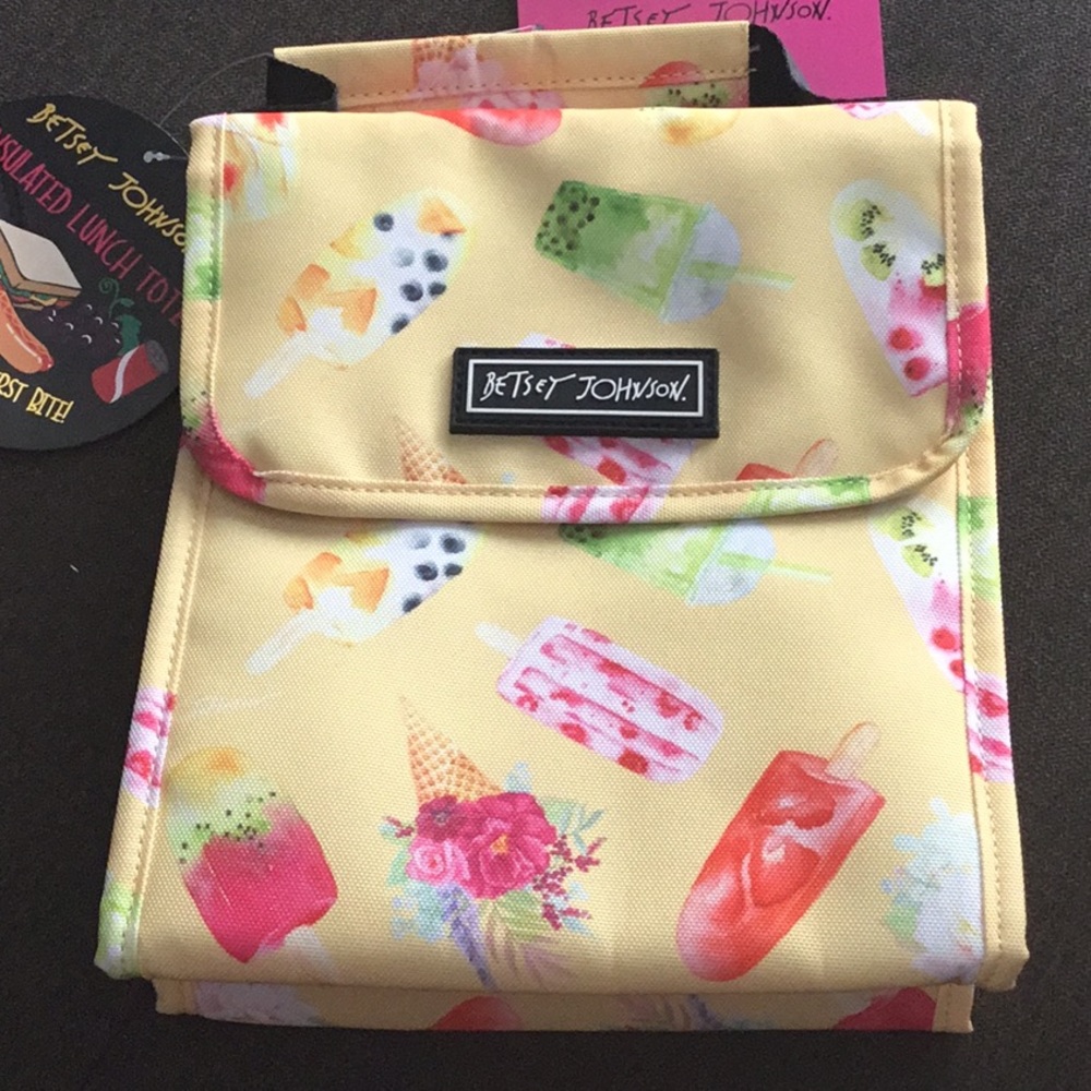 💛💗🆕BETSEY JOHNSON FLAP LUNCH TOTE🌸